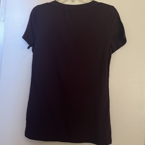 Gap V Neck Tee EUC - Picture 2 of 4